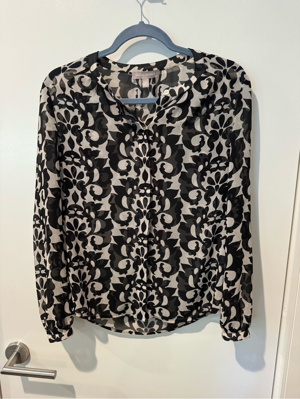 Banana Republic Black and White Floral Print Sheer Button-Front Blouse Size XS